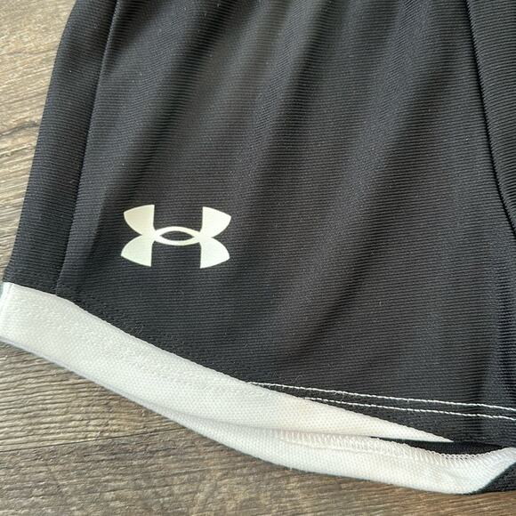 Under Armour Girl’s 4 Athletic Short - Picture 3 of 5